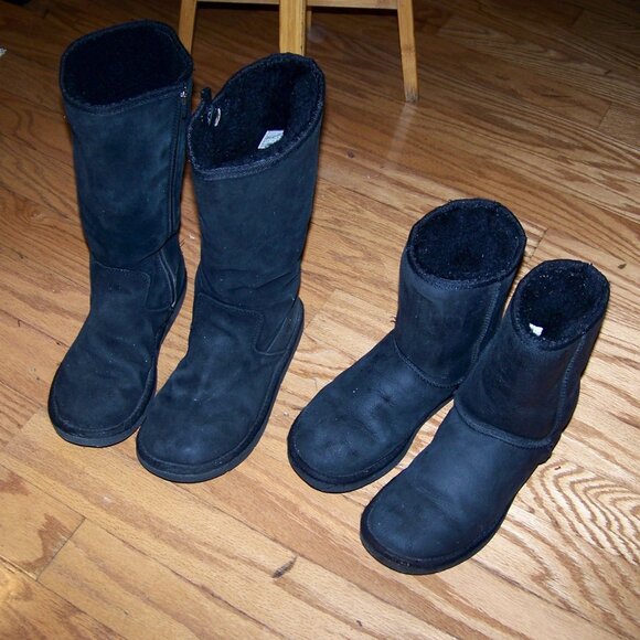 2 Pair UGG Black Boots Size 7 Women's uggs - Picture 1 of 12